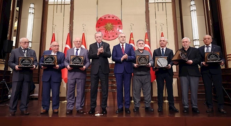 Bakan Işıkhan, Türkiye Yüzyılı’nın Emektarları Programı’na Katıldı