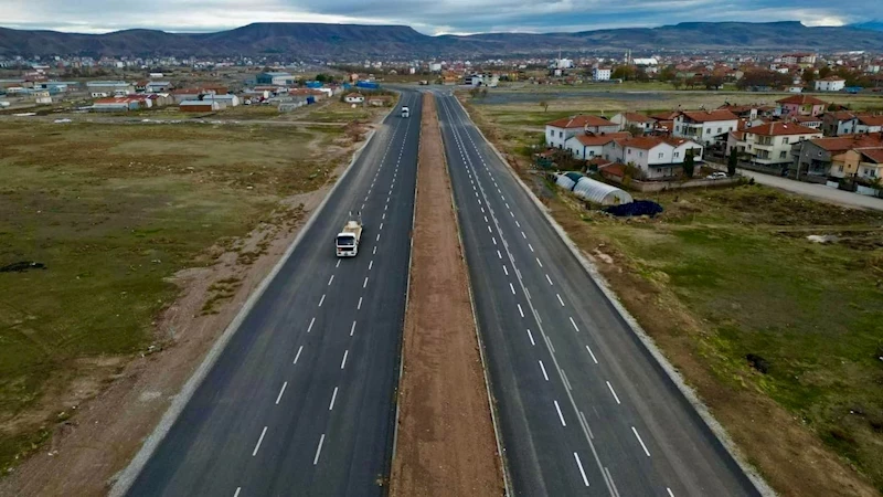 AKSARAY BELEDİYESİ’NİN ŞEHİR İÇİ TRAFİĞİ RAHATLATAN KAVŞAK VE DÜZENLEMELERİ TAKDİR TOPLUYOR