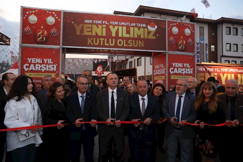 YUNUSEMRE’DE YENİ YIL ÇARŞISI AÇILDI