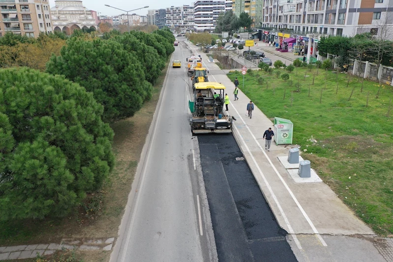 6 ayrı ekip asfalt serimi gerçekleştiriyor