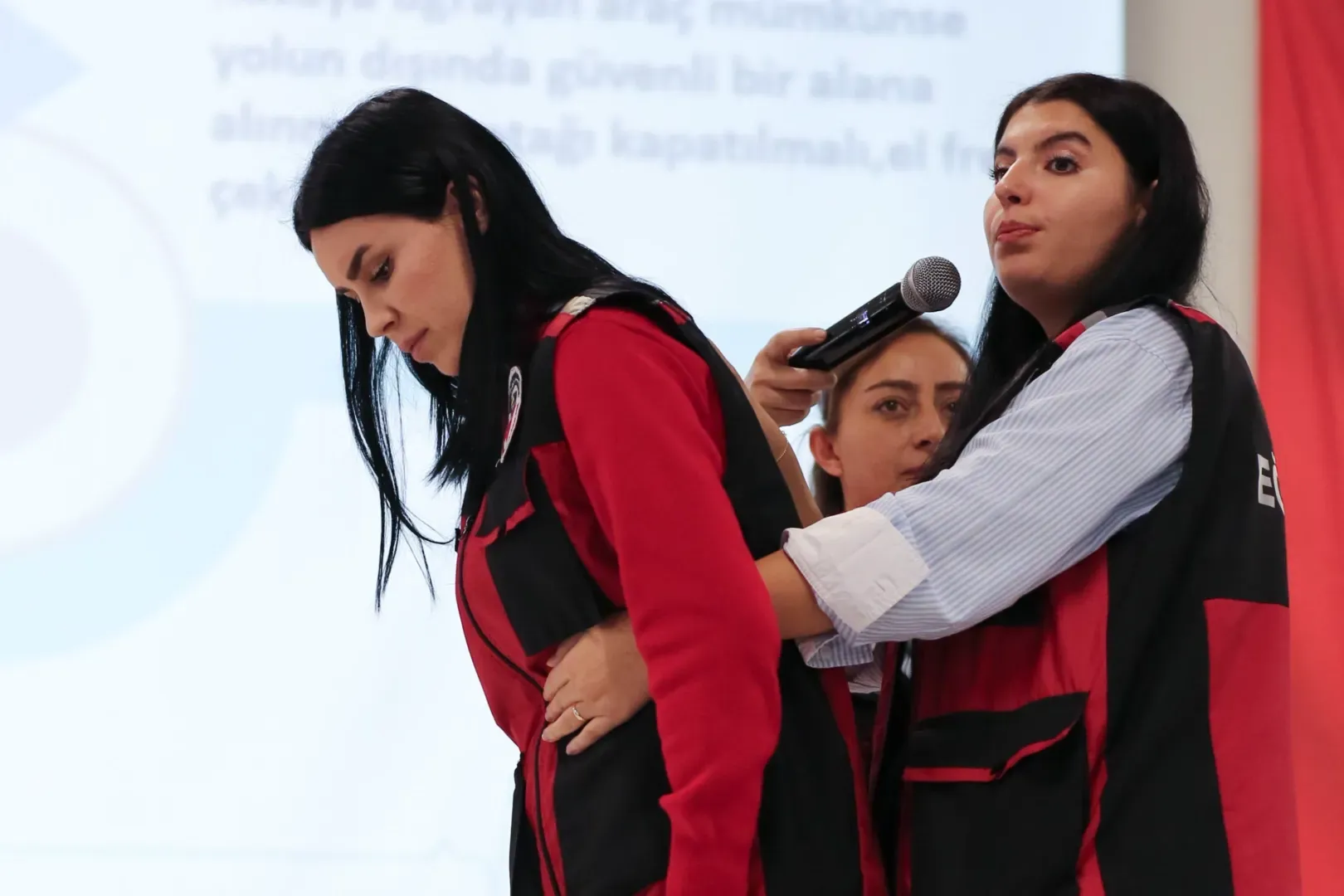 Ankara’da çocuklara güvenli okul ve ilk yardım bilinci kazandırıldı