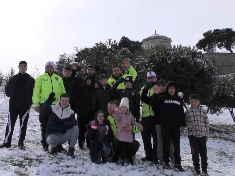 Polis Ekiplerinin Çocuklarla Kar Eğlencesi