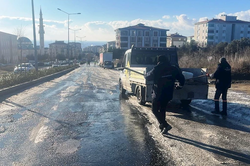 Süleymanpaşa Belediyesinden Güvenli Ulaşım İçin Tuzlama Çalışması