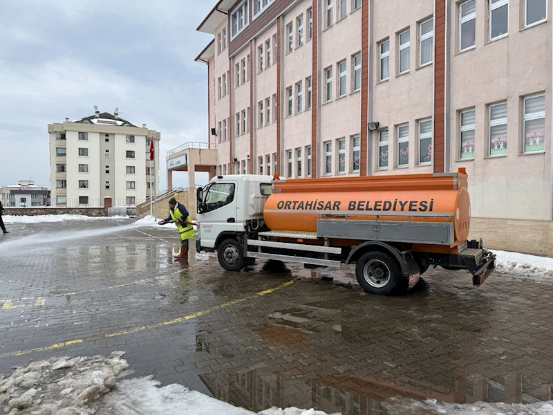 Ortahisar Belediyesi okul bahçelerini güvenli hale getirdi