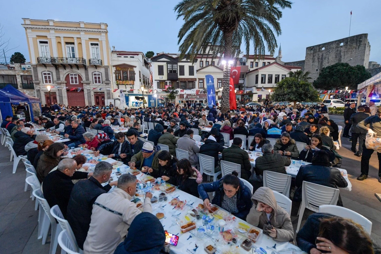 İzmir bereket sofrasını Çeşme