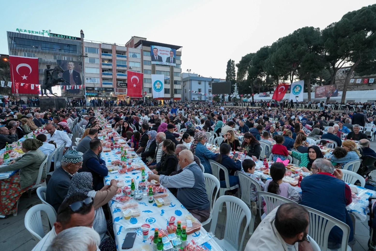 Manisa gönül sofrasındaki ekmeğini Alaşehir