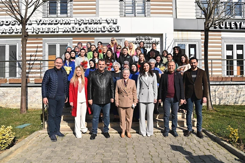 Aşevinde Sevgiyle Hazırlanıyor, Halk Sofralarında Vatandaşla Buluşuyor