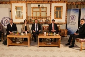 Belediye Başkanımız Sn. Bekir Aksun, BENGÜ TÜRK TV ekranlarında yayınlanan, İftar Saati programına konuk oldu.