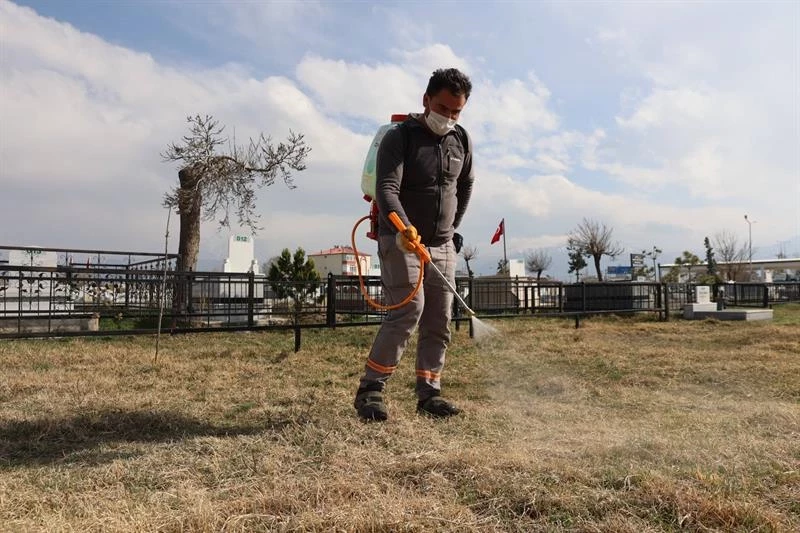 Park ve Bahçeler Müdürlüğü, baharın gelmesi ile birlikte; çiçek ekimi, ilaçlama ve damlama sulama çalışmalarına başladı.