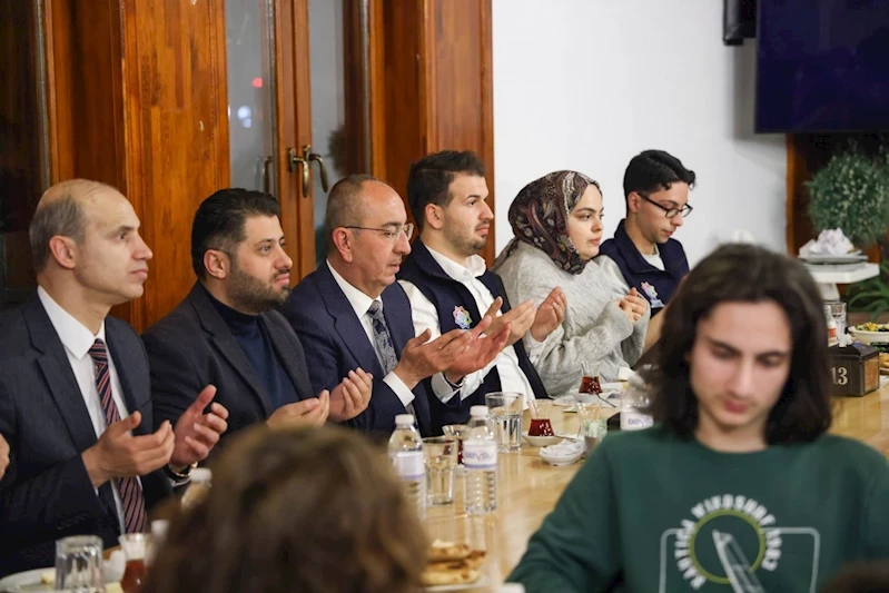 BAŞKAN KAVUŞ; “GENÇLİĞİN OLDUĞU YERDE UMUT, HEYECAN VE ENERJİ VARDIR”