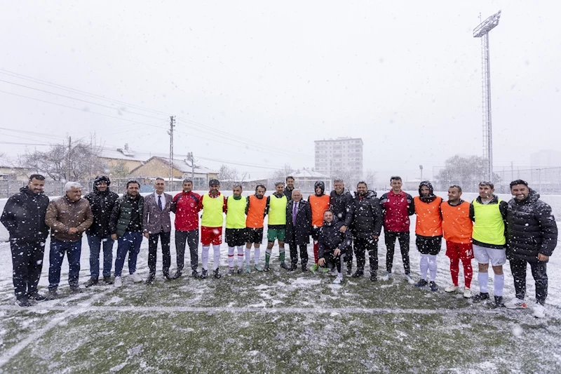 Başkan Büyükkılıç, Görme Engelliler B1 Futbol Milli Takımı’nın Kayseri Kampı’nı Ziyaret Etti