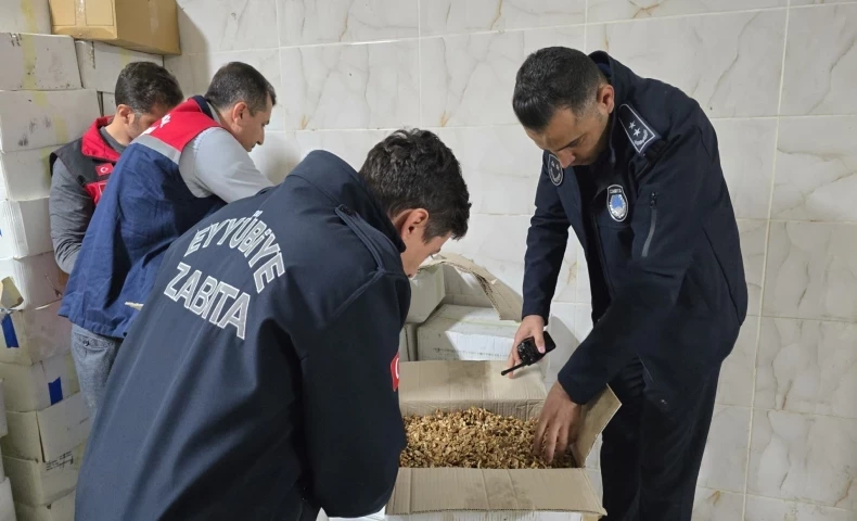 Baklava İmalatçısında Tonlarca Bozulmuş Ceviz Ele Geçirildi