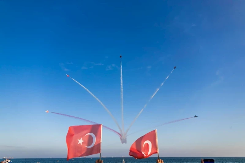 Mersin’in 23 Nisan Coşkusu, ‘Türk Yıldızları’ Gösterisi İle Taçlandı