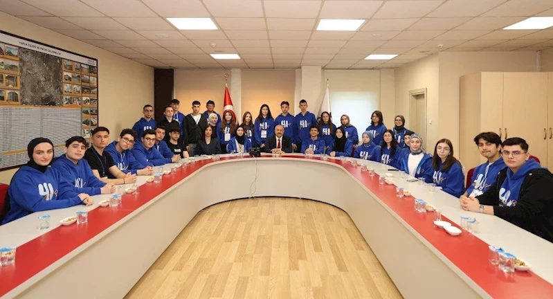 41 Genç’i başarılı öğrencileri  Başkan Büyükgöz’e konuk oldu