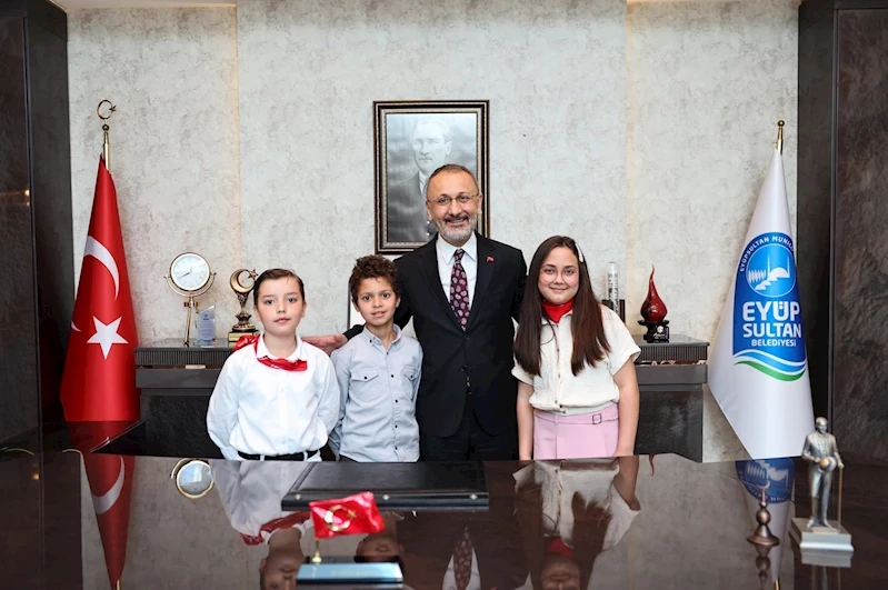 Eyüpsultan’da 23 Nisan Coşkusu: Başkanlık Koltuğu Minik Beren’e Emanet