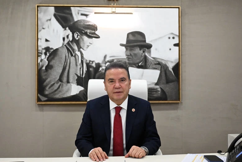 Başkan Muhittin Böcek’in 23 Nisan Mesajı