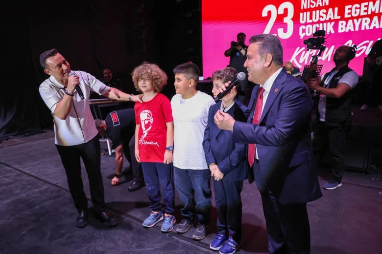 Antalya 23 Nisan’ı Mustafa Sandal konseri ile kutladı