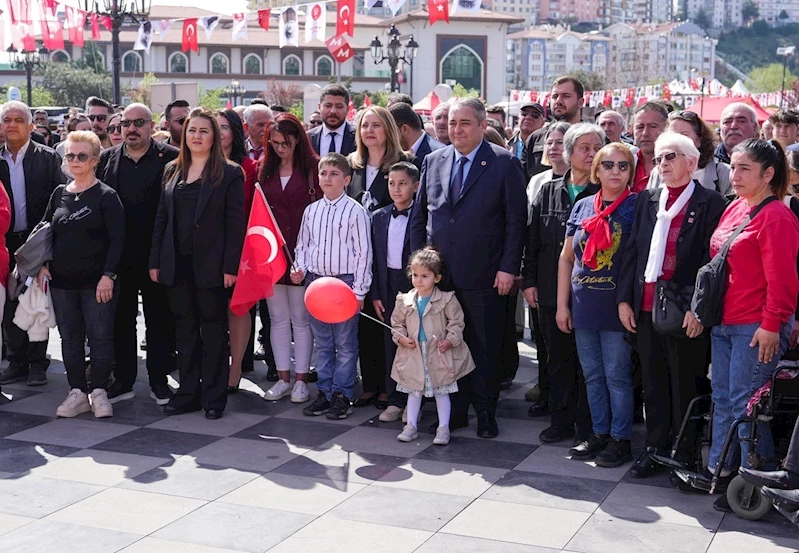 23 Nisan Çocuk Bayramı kutlamaları çelenk sunma töreni ile başladı