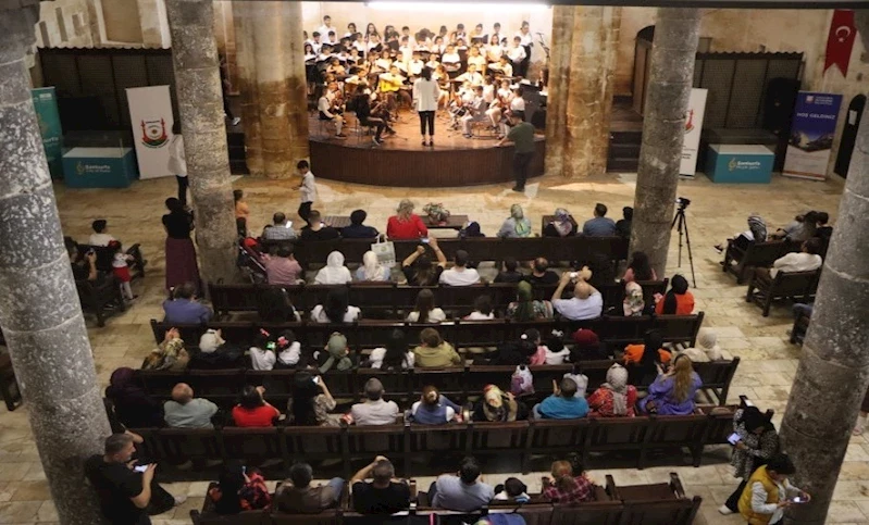 ŞANLIURFA’DA 23 NİSAN COŞKUSU KONSERLE KUTLANDI