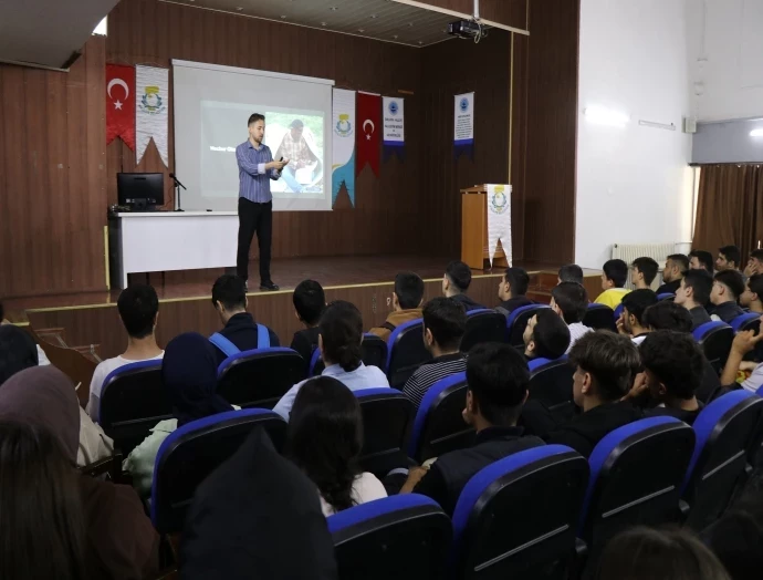 HALİLİYE BELEDİYESİ’NDEN ÜNİVERSİTE SINAVINA HAZIRLANAN GENÇLERE MOTİVASYON DESTEĞİ