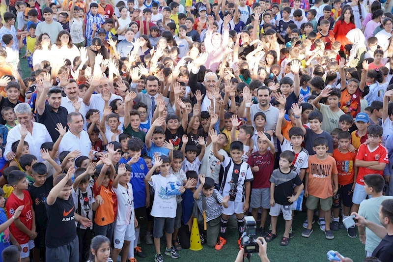 Kahta Belediyesi’nden Yaz Spor Okullarına Katılan Öğrencilere Forma Desteği