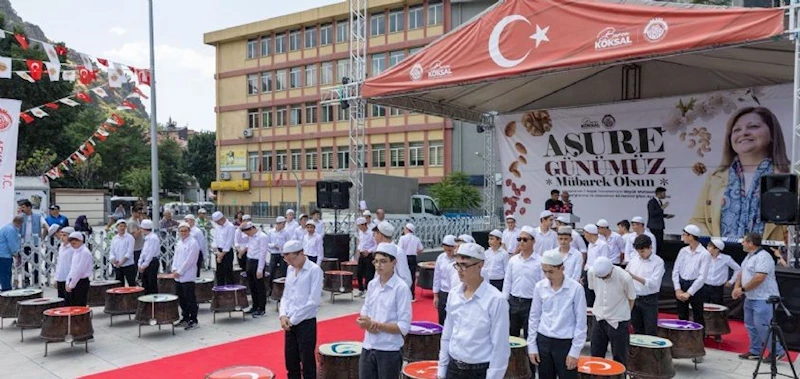 GELENEKSEL 40 HATİMLİ ŞİFALI AŞURE DAĞITIMI COŞKUYLA GERÇEKLEŞTİ