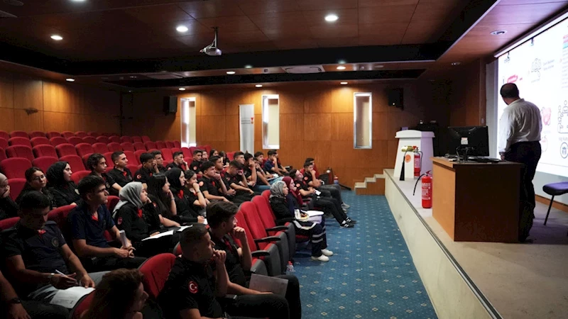 Genç İtfaiyeci Adaylarına Güvenli Çalışmanın Şifreleri Anlatıldı