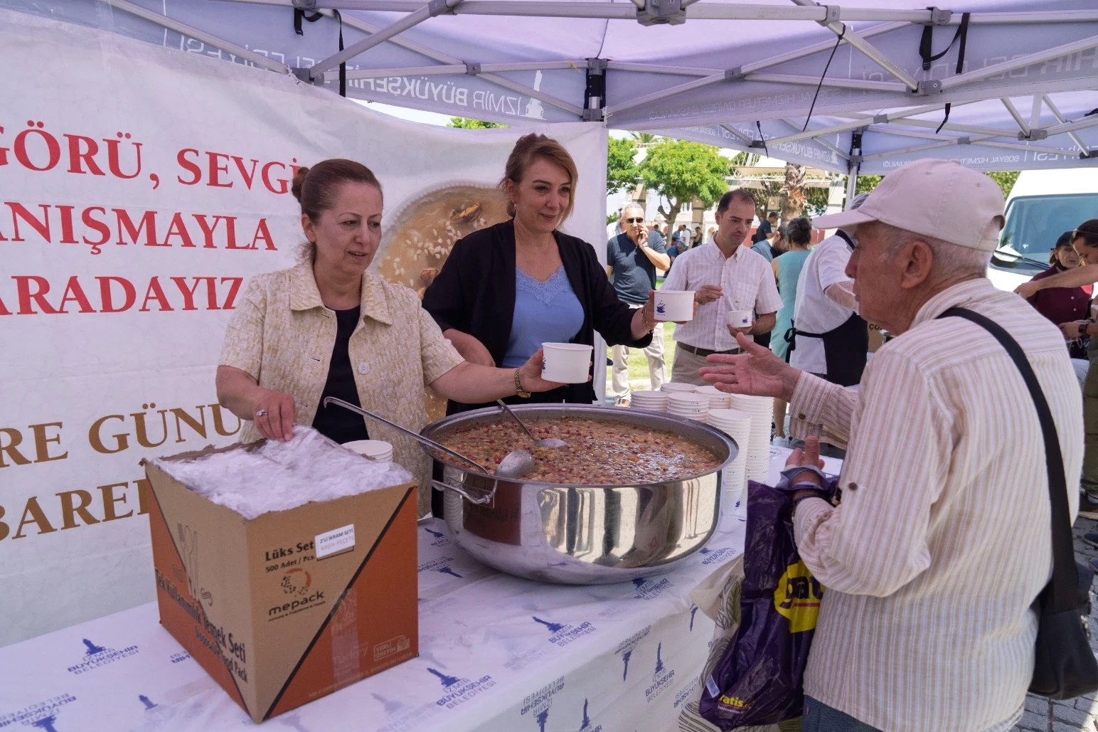 İzmir’de Muharrem ayı bereketi