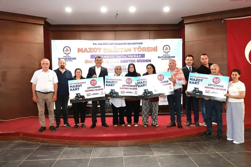 Denizlili çiftçinin ilk mazotu Başkan Çavuşoğlu