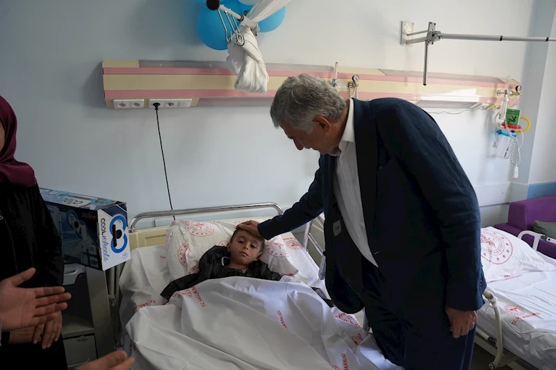 Başkan Hallaç, Sünnet Şöleninde Çocuklarla Yakından İlgilendi