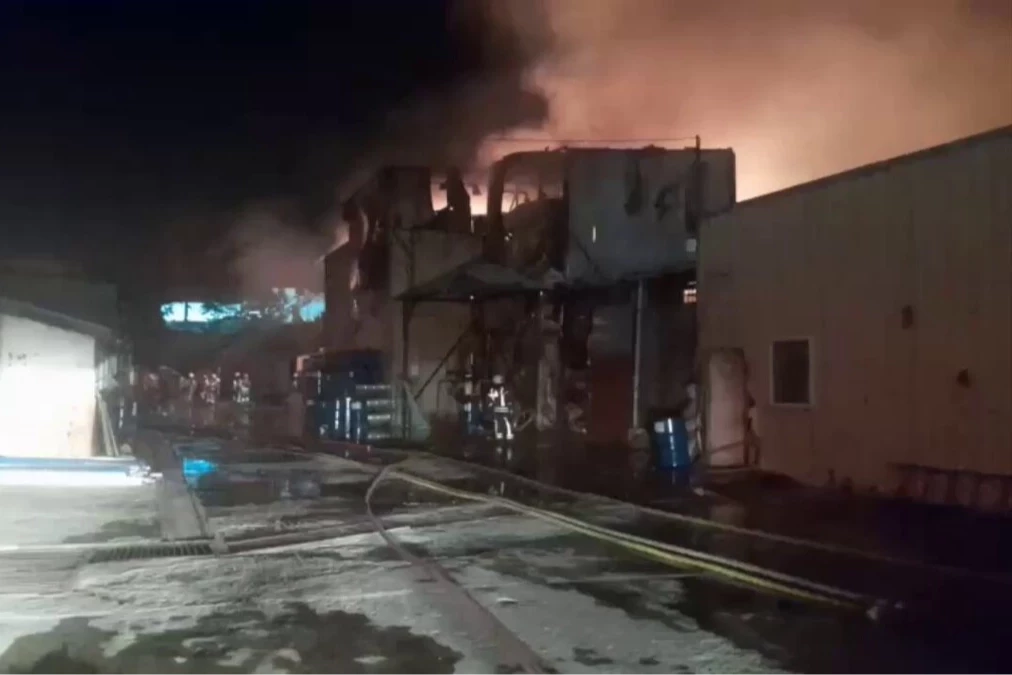 İstanbul Çekmeköy’de sünger fabrikası yandı