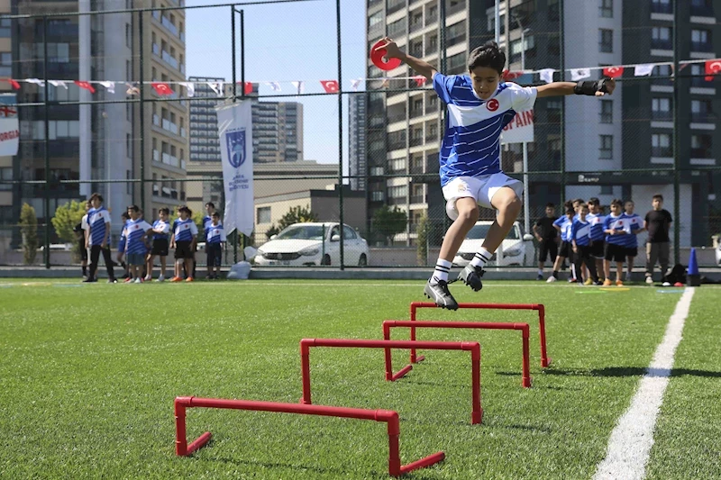 ABB’DEN ÇOCUKLARA FUTBOL DOLU YAZ TATİLİ: ÜCRETSİZ FUTBOL YAZ KURSLARI BAŞLADI