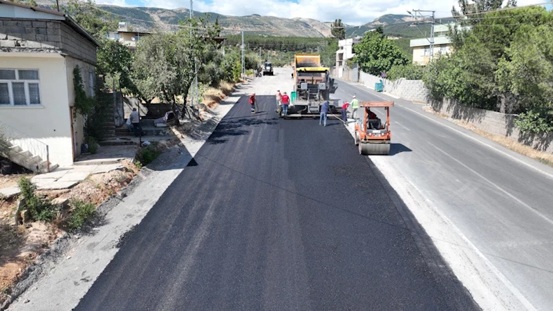 Büyükşehir, Büğlek Caddesine Bağlanan Yolda Yenileme Çalışmasını Sürdürüyor