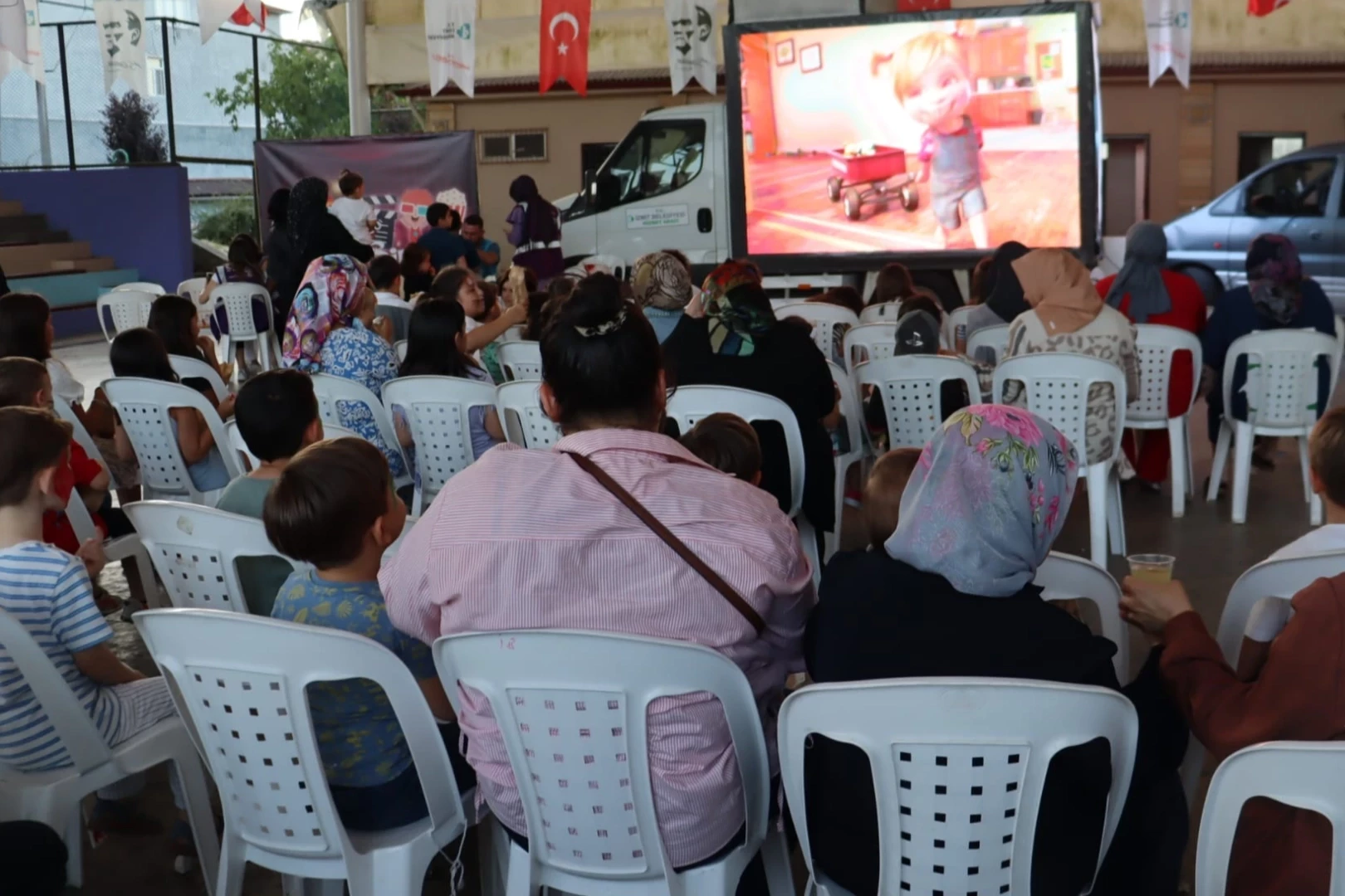 İzmitli çocukların sinema keyfi