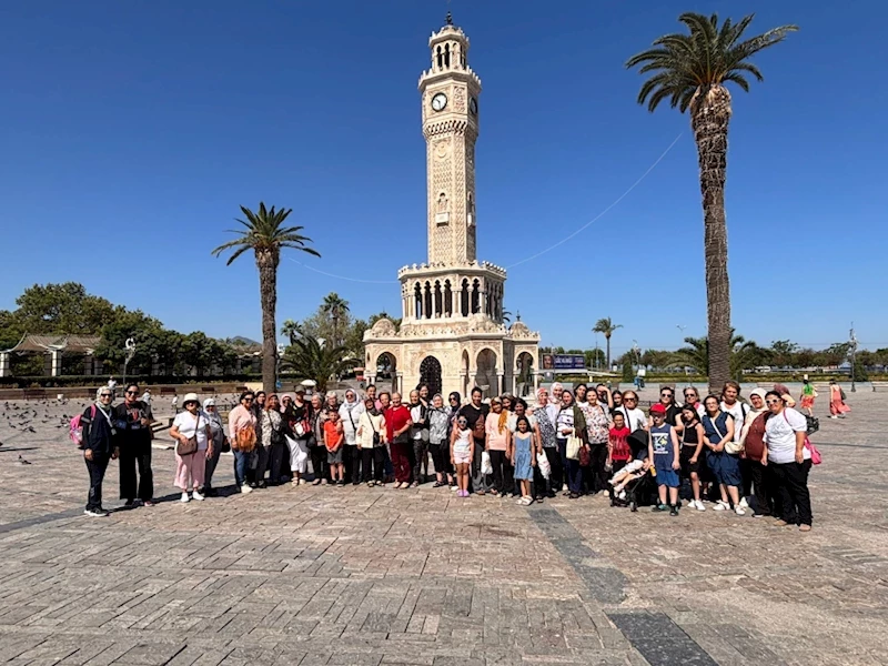 GÜLBAHÇELİ KADINLAR İZMİR’İ GEZDİ