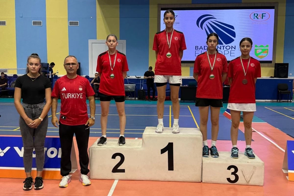 Bursa Osmangazili badmintonculardan gururlandıran başarı