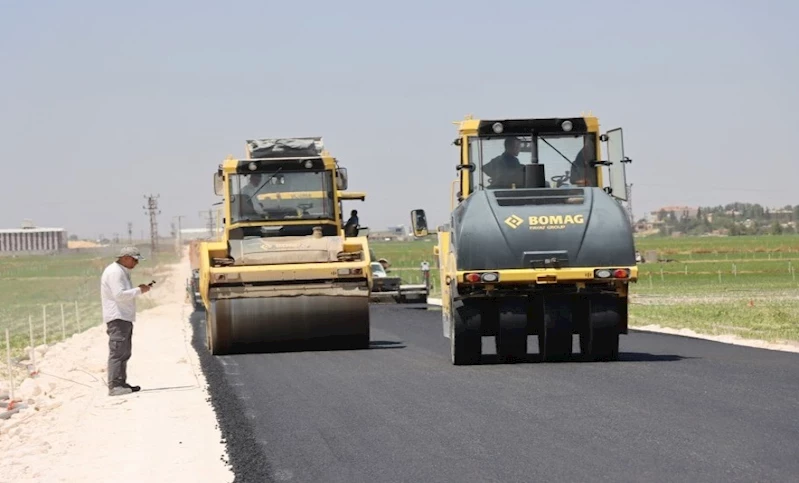 CEYLANPINAR KIRSALINDAKİ YOLLAR SICAK ASFALTLA KONFORLU HALE GELİYOR