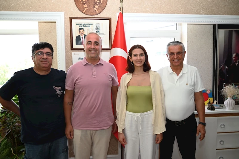 Kemer’in gururu Öztürk’ten Başkan Topaloğlu’na ziyaret