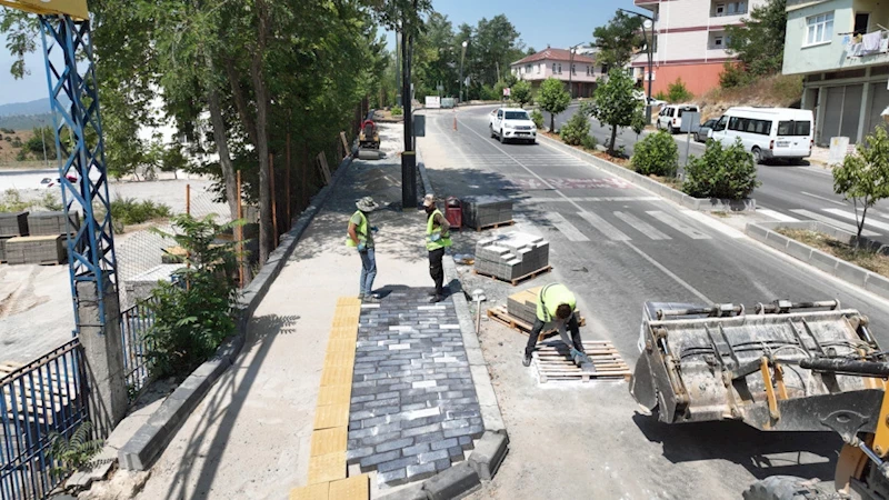 Andırın’ın Prestij Caddesinin Yürüyüş Yolları da Yenileniyor