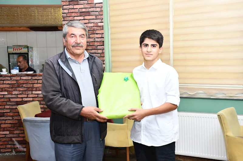 Belediye Başkanımız Sayın. Abdulhalık Taşkın’dan Başarılı Öğrencilere Tebrik ve Ödül