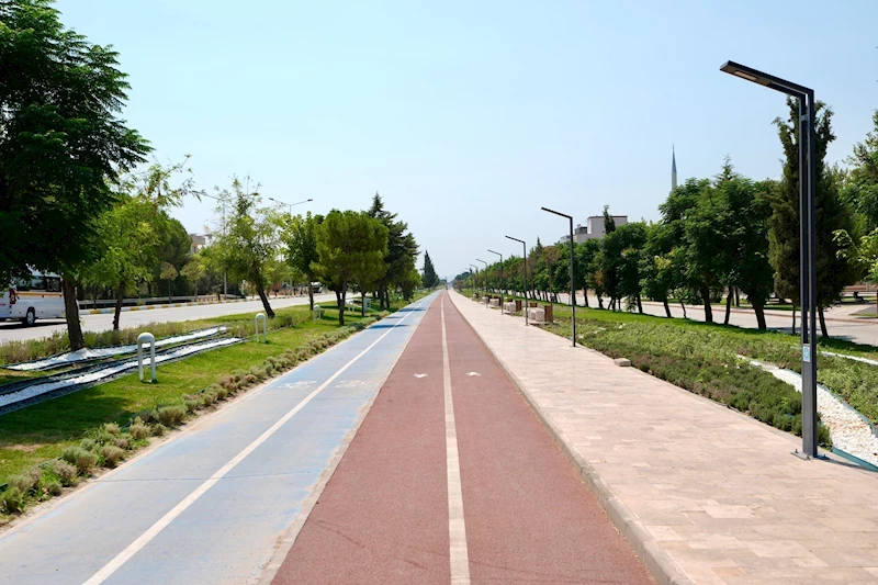 Başkan Dutlulu Akhisar’da Asfalt Çalışmalarını İnceledi, Esnafla Buluştu