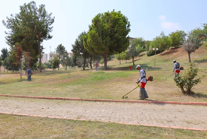 TOROSLAR’DA PARKLAR YENİLENİYOR, VATANDAŞLARA DAHA KONFORLU ALANLAR SUNULUYOR