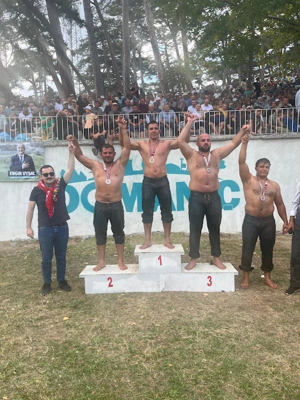 Büyükşehir’in pehlivanı Kütahya’da kürsüye çıktı