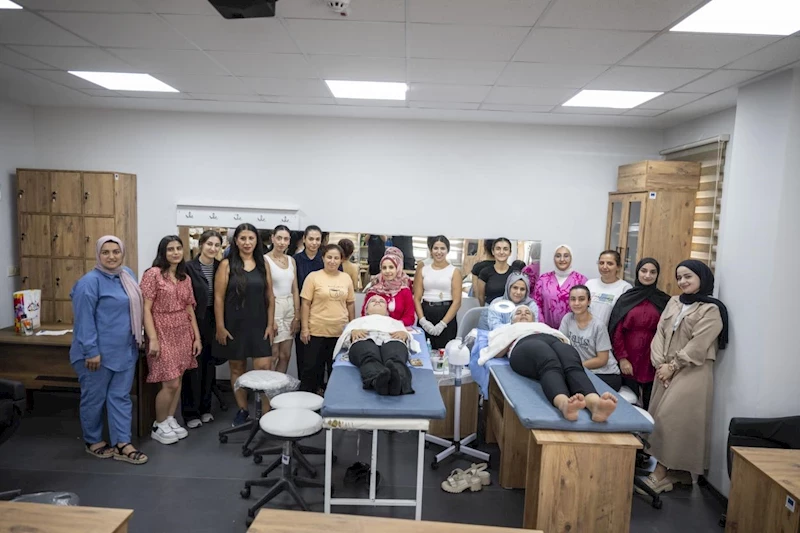 Kadınlar ‘Cilt Bakımı’ Kursuyla Hem Öğreniyor Hem Güçleniyor